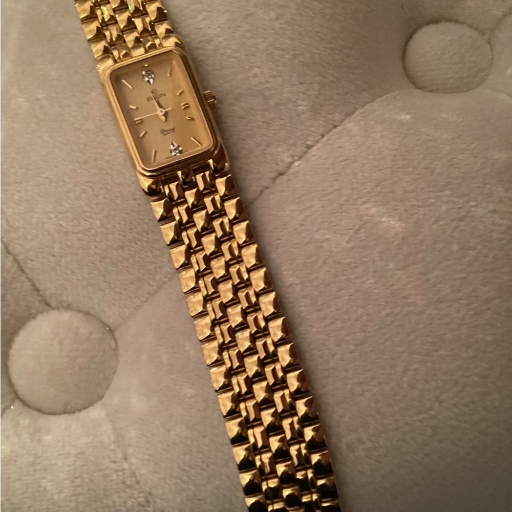 Beautiful authentic Elgin watch with h diamonds